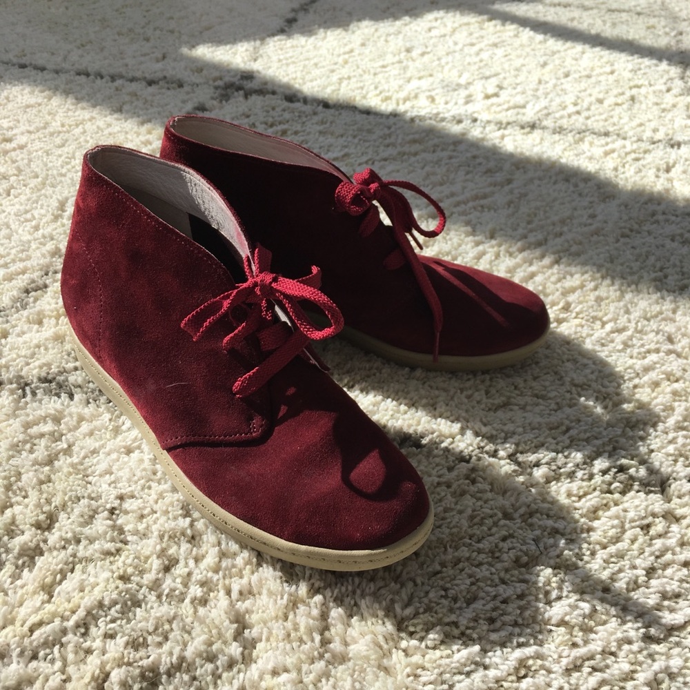 Red Velvet Clark’s Shoes size 9